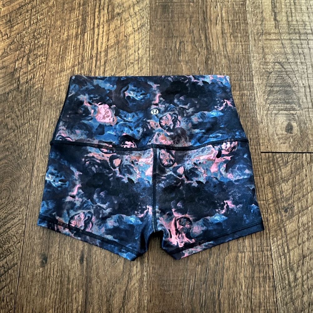 EUC Lululemon Shorts 2.5”